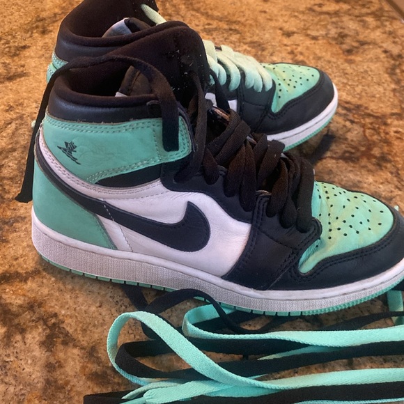 Boys Air Jordan sneakers - Picture 2 of 6